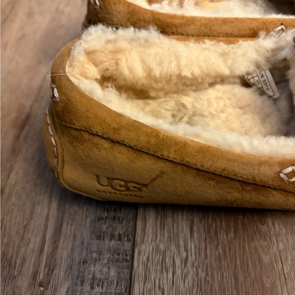 UGG Tan Sheepskin Moccasin - Picture 5 of 8